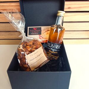 Coffret apéritif avec Cognac arrangé au gingembre et cerneaux de noix salés du Périgord