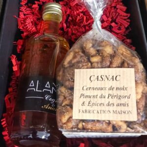 Coffret apéritif avec Cognac arrangé à l’ananas et cerneaux de noix salés du Périgord
