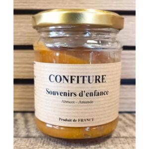 Confiture artisanale abricot amande en pot préparée dans notre atelier