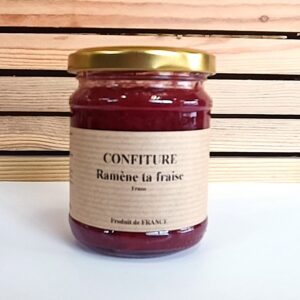 Confiture artisanale de fraise biologique en pot préparée dans notre atelier